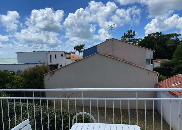A Deux Pas De La Avec Balcon-terrasse - Fr-1-336-112