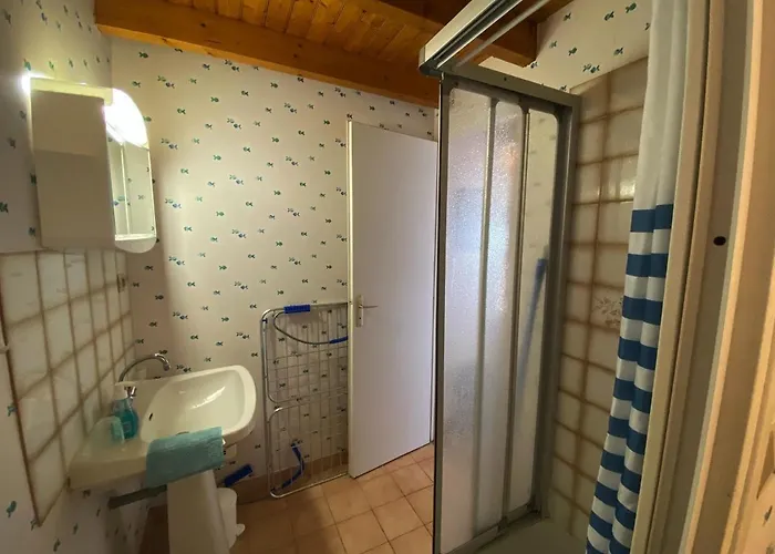 A Deux Pas De La Avec Balcon-terrasse - Fr-1-336-112