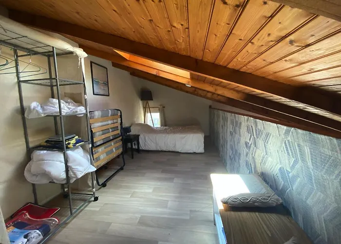 Vakantiehuis A Deux Pas De La Avec Balcon-terrasse - Fr-1-336-112